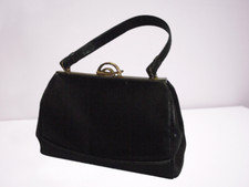 Sac vintage (40-50) en cuir noir, interieur gold et fermeture métal doré