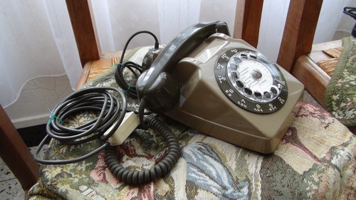 Ancien téléphone cadran - ancien, à