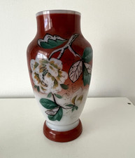 Vase en opaline décor peint.