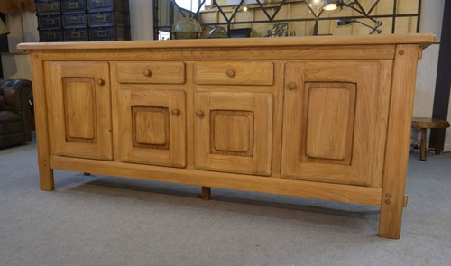 Grand buffet portes - buffet, en