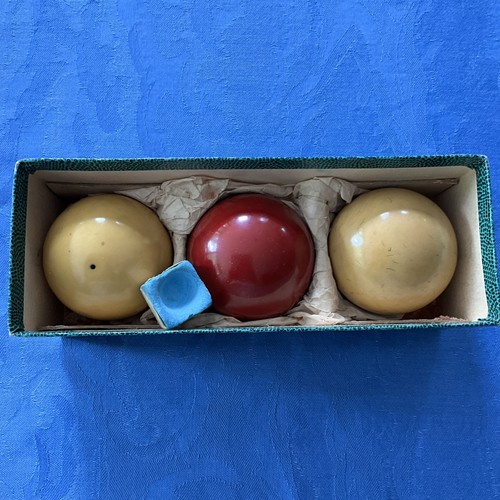 Lot boules de - 3, billard