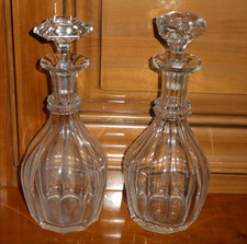 2 anciennes carafes en cristal