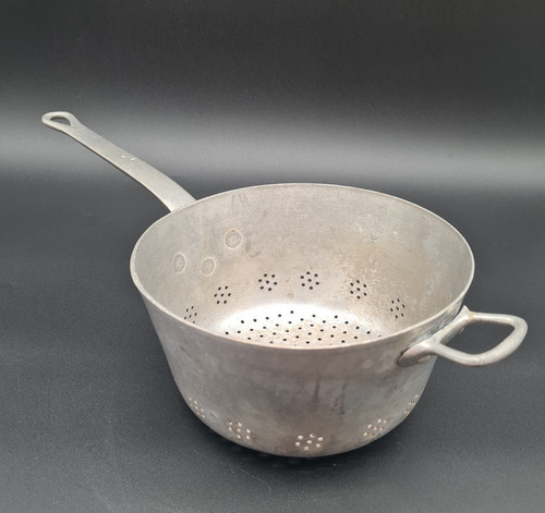 Passoire ancienne - , en