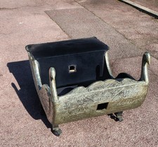 Palanquin en bois artisanal