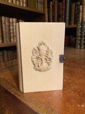 Reliure ivoirine applique en