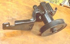 MERCRUISER SEAWATER PUMP 454 HORIZON 807151A9 W/ BRACKET & PULLEY