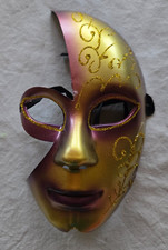 Masque vénitien violet et