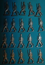 20 OLD SMALL GERMAN LEAD SOLDIERS WWI. HALF ROUND BUMP . 45mm standing