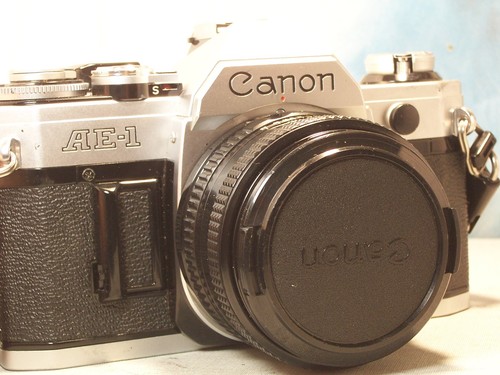 Canon avec objectif - ,
