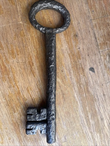 Ancienne grosse clé clef - ancienne,