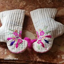 antique clothing: pair of Asian bottles - embroidered cotton piqué