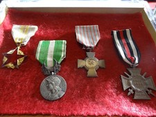 lot de 4  médailles