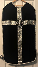 VINTAGE CATHOLIC PRIESTS BLACK & SILVER FIDDLEBACK CHASUBLE THE HOUSE OF HANSEN