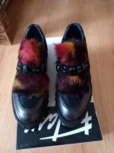 Très belles chaussures - très,