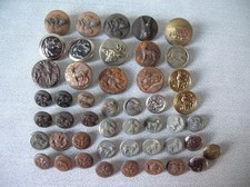 Lot de 47 anciens boutons de