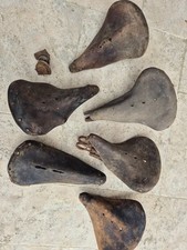 Lot 6 anciennes selles en cuir