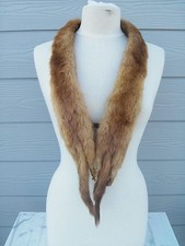 ÉCHARPE CRAVATE; DEUX VISONS beiges