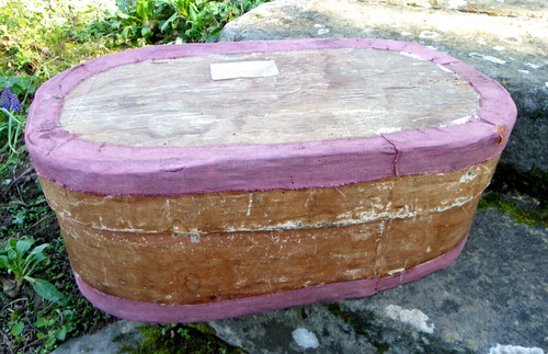 Ancienne grande boîte - grande, À