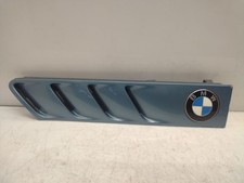 Grille calandre laterale avant