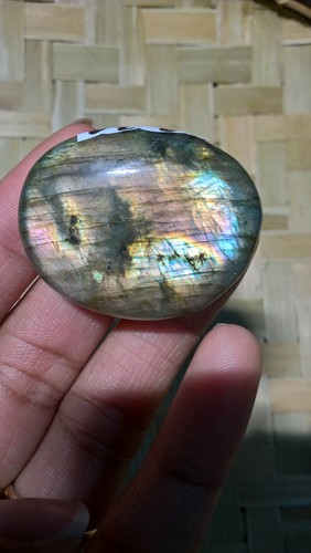 Galet en labradorite - en,