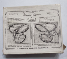 box 10 letters embroidered "C" PLUMETIS-EXPRESS N°5 haberdashery initial monogram