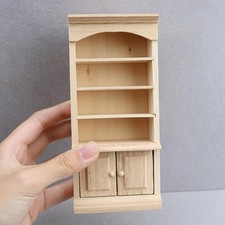 Armoire miniature en bois à
