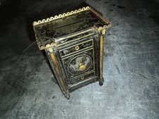 Ancienne tirelire coffre-fort