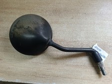 UN RETROVISEUR RETRO DROIT