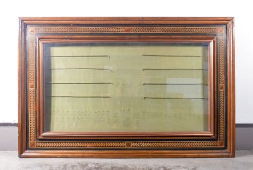 Grande vitrine en bois - vitrine,