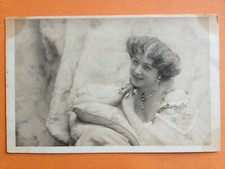 Old postcard 1900 FANTAISIE FEMME au BIJOUX WOMAN in JEWELERY