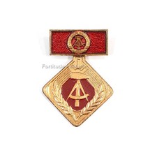 Médaille du travail DDR / NVA - Allemagne post WW2 ( original )