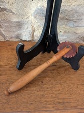 Grosse roulette ancienne a pâtisserie en bois tourné, art populaire