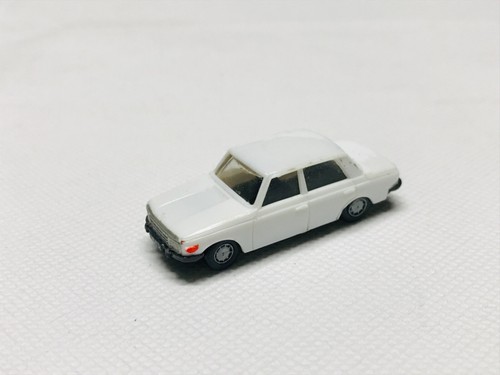 Wartburg 353 blanche sans - 353,