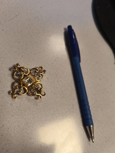 Ancienne broche poinçonnée - poinçonnée,