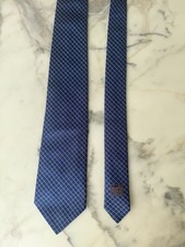 Cravate en soie bleu marine