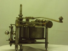 MOTEUR TRIANGULAIRE COMPLET SANS LE PLATEAU PHONOGRAPHE GRAMOPHONE