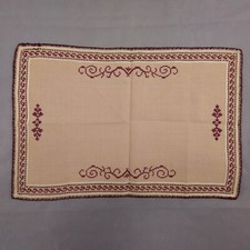 Beau chemin de table vintage