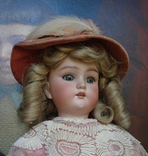 Jolie poupée ancienne bouche