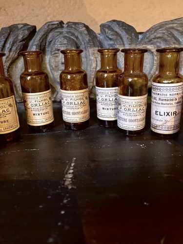 Lot anciens flacons de - de,