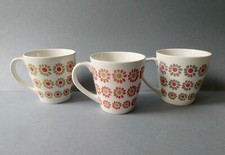 3 mugs ou grandes tasses en
