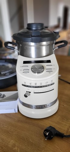 Robot cuiseur multifonction