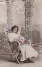 CP JE PENS A VOUS WOMAN ELEGANT ROSES FLOWERS IN WICKER ARMCHAIR - 34222