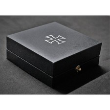 Boîte en croix de fer de