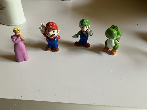 Lot figurines super mario - super,