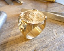 Chevalière or ronde douillée 4 griffes pièce or 20 Frs Napoléon III fleur de lys