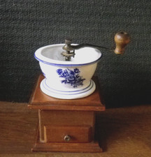 Ancien moulin à café manuel