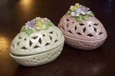 1 PORCELAIN EGG SHAPE TRINKET BOX PIERCED FLORAL PEARL FLORAL PINK WHITE EASTER