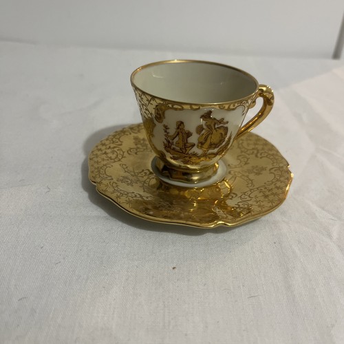 Tasse sous - tasse, en