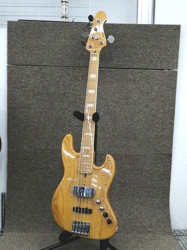 Guitare basse électrique