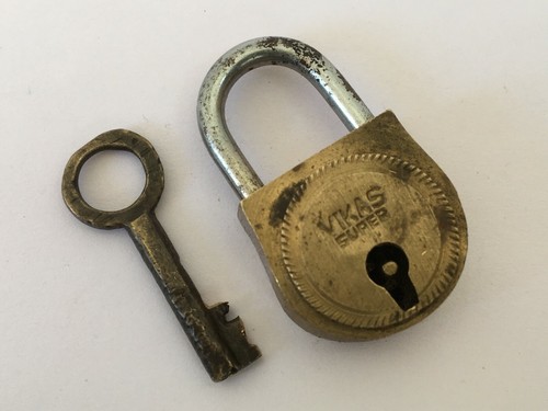 Ancien cadenas laiton des - laiton,